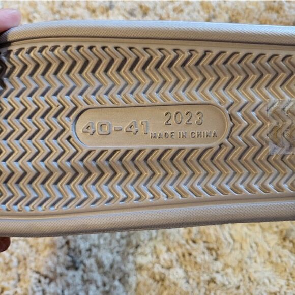 NWT Grey ribbed rubber sandals - Picture 5 of 5